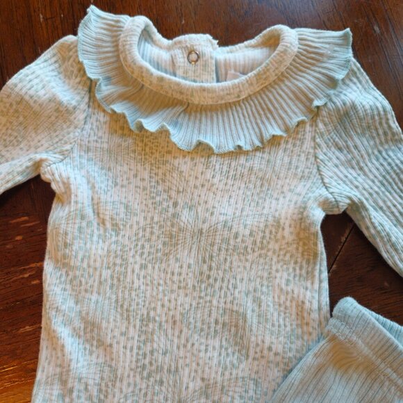 Sale 🎉🥳 4/$25 or $10 Baby Set Size 6/9M - Picture 4 of 4